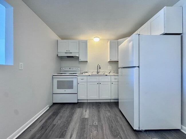 Building Photo - 50-58 Walnut Street Unit 14