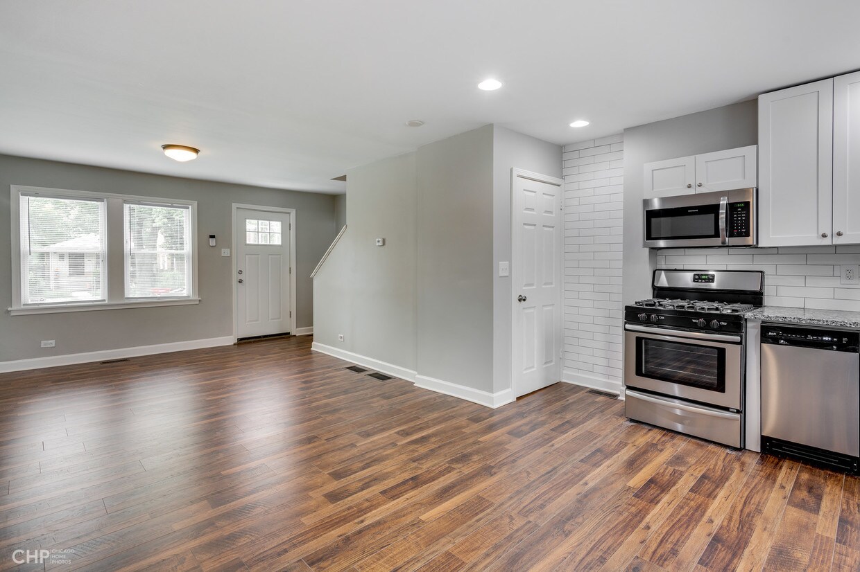 Primary Photo - Beautiful renovated 2BR / 2Ba row house