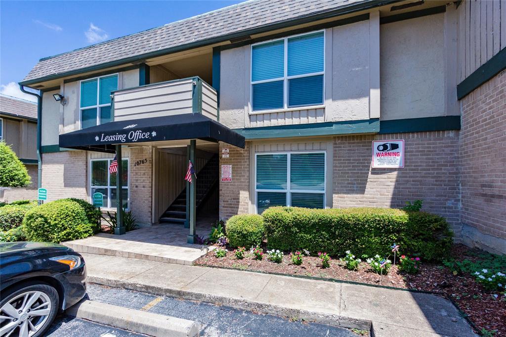 Foto principal - 10749 E NW Hwy