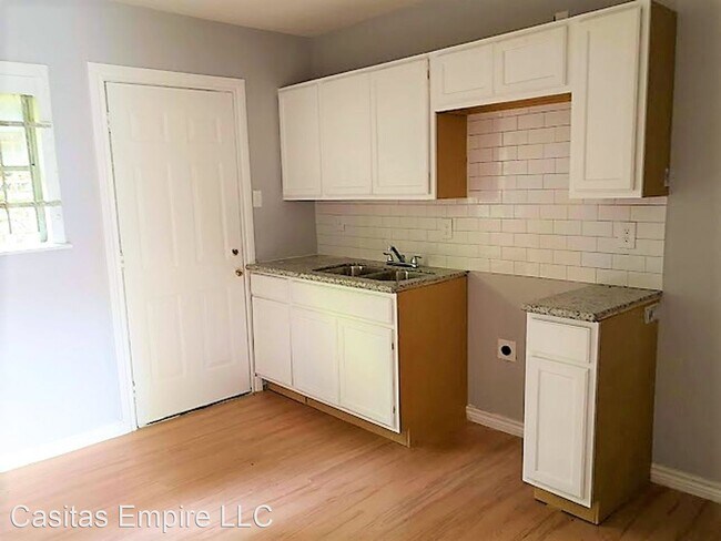 Building Photo - 2 br, 1 bath House - 6818 Weston St. Unit 3
