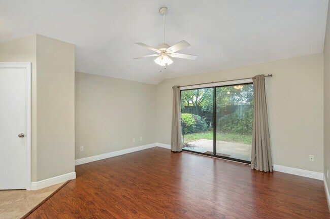 Foto del edificio - 2901 Alpine Pl