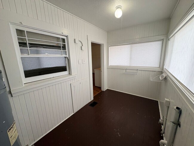 Foto del edificio - Classic vintage home walking distance to downtown Visalia!