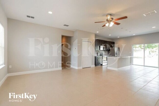 Foto del edificio - 568 Hummingbird Court