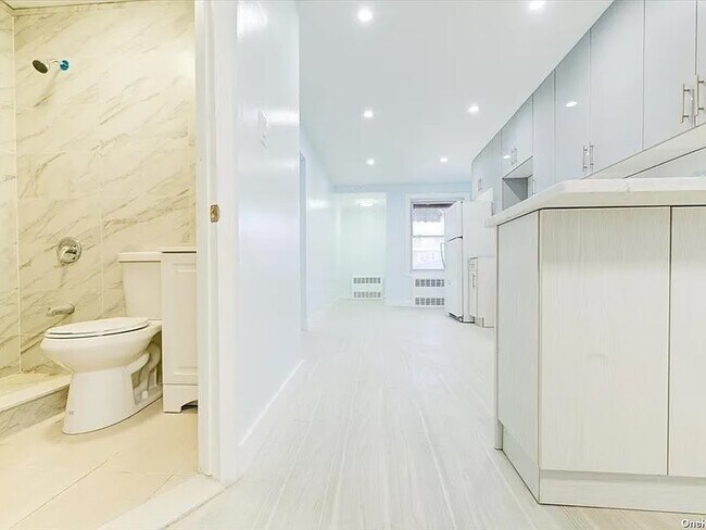 Foto del edificio - 1132 E 105th St