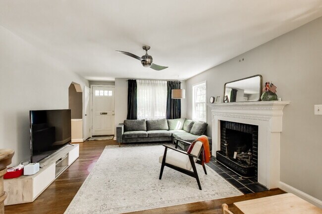 Building Photo - Classic Brick Colonial in the Heart of Berkshire