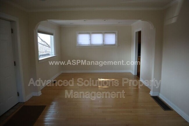 Foto del edificio - 1411 Logan Ave S