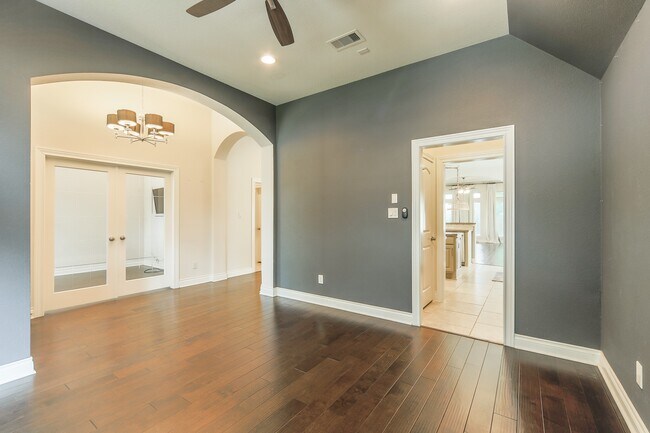 Building Photo - 13803 Royal Ridge Dr