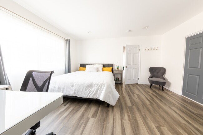 Foto del edificio - 12533 Cranbrook Ave