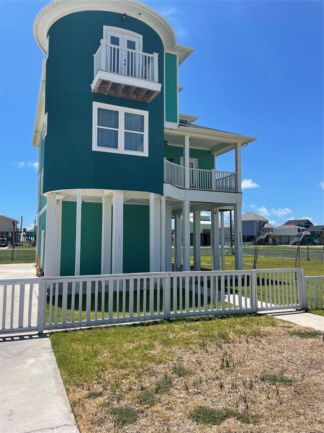 Building Photo - 22903 Miramar Dr
