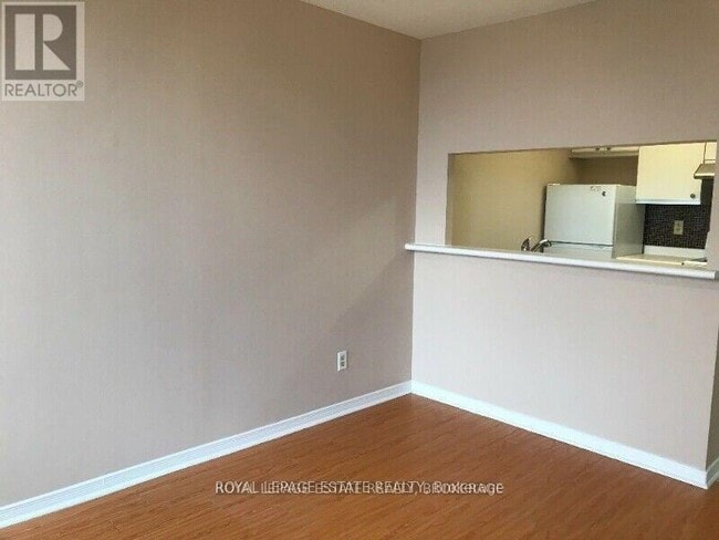 Photo du bâtiment - 2466 Eglinton Ave E