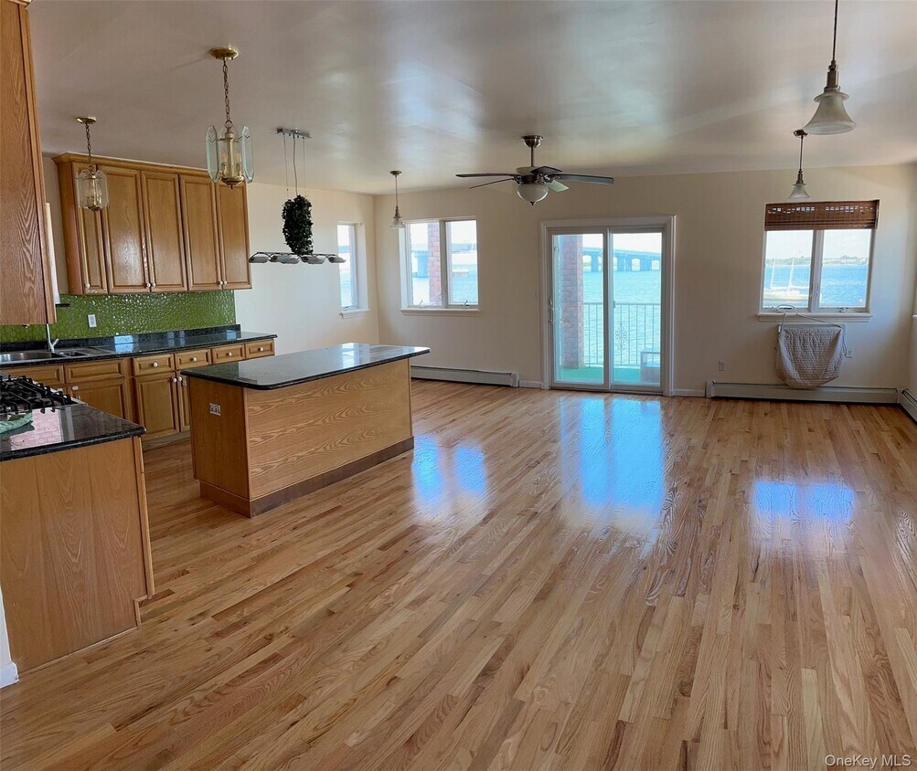 Foto principal - 89-24 Beach Channel Dr