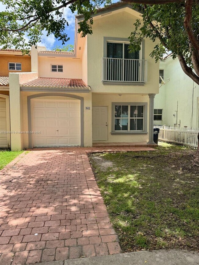 Foto del edificio - 941 SW 6th Pl