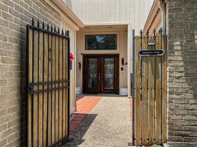Foto del edificio - 2358 Binley Dr