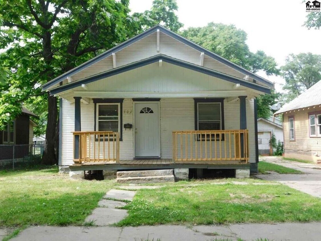 Foto principal - 2 bed, 1 bath with bonus room
