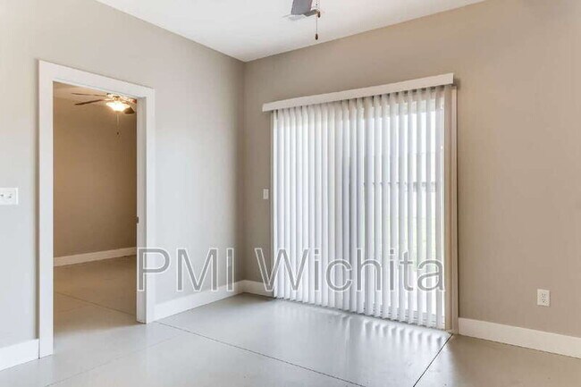 Building Photo - 8124 E 34th Ct S
