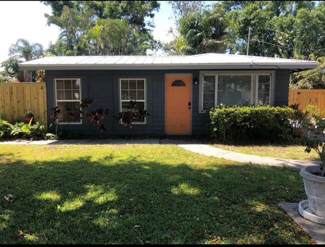 Foto del edificio - 4214 Wilkinson Rd