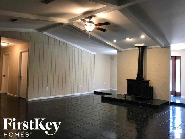 Foto del edificio - 6328 Fern Ln