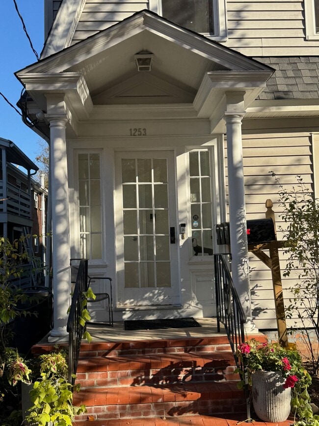 Foto del edificio - 1253 Forest Rd