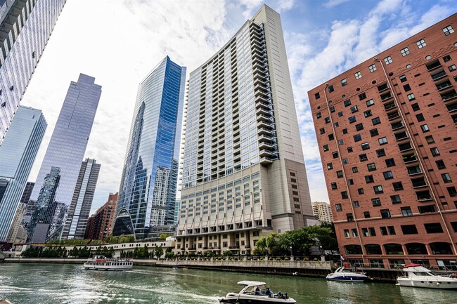 Foto del edificio - 333 N Canal St