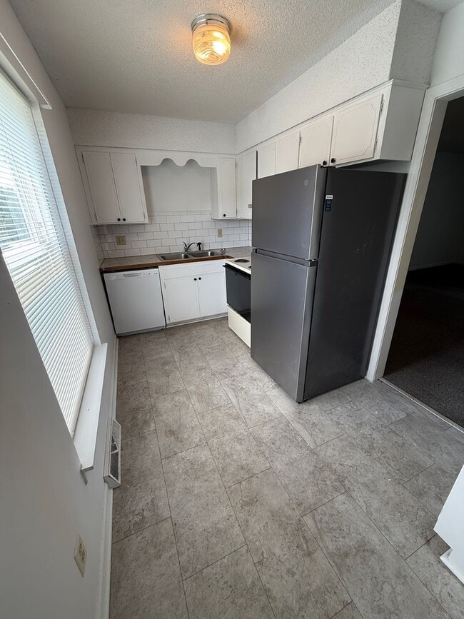 Building Photo - 8608 Countryshire Ln