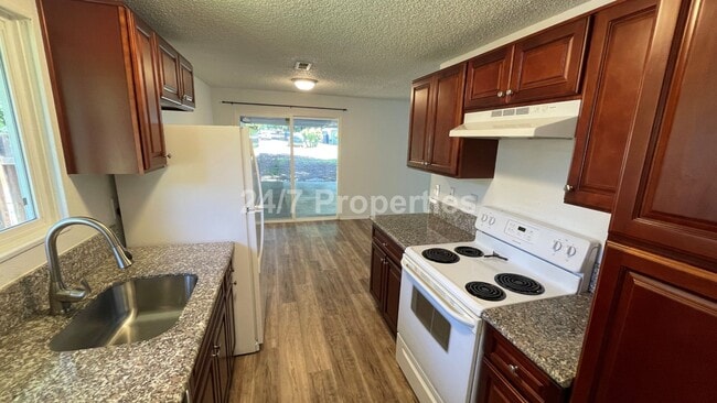 Building Photo - 3 BD | 1 BA Ranch Style Home - Oak Grove