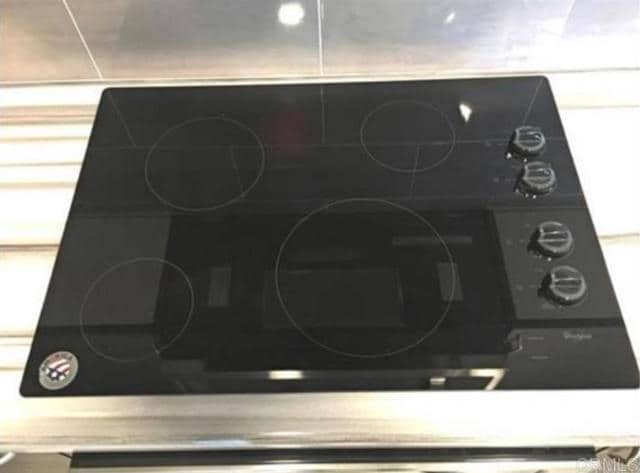 Building Photo - 425 W Beech St