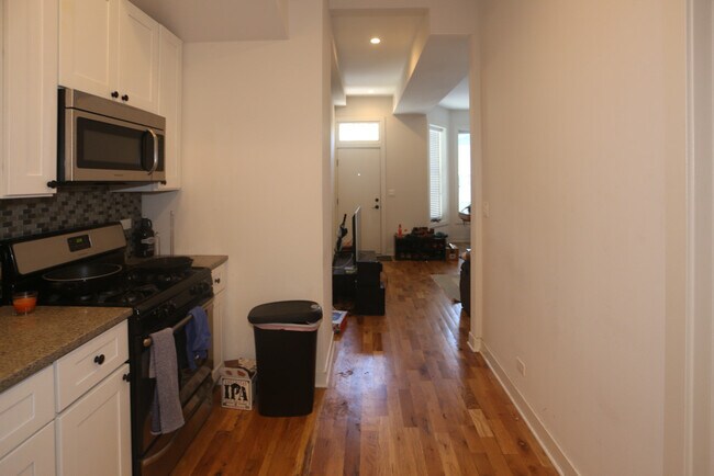 Building Photo - 232 W Willow St