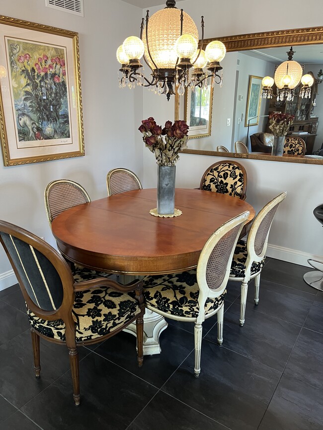 Dining area - 130 Doolen Ct