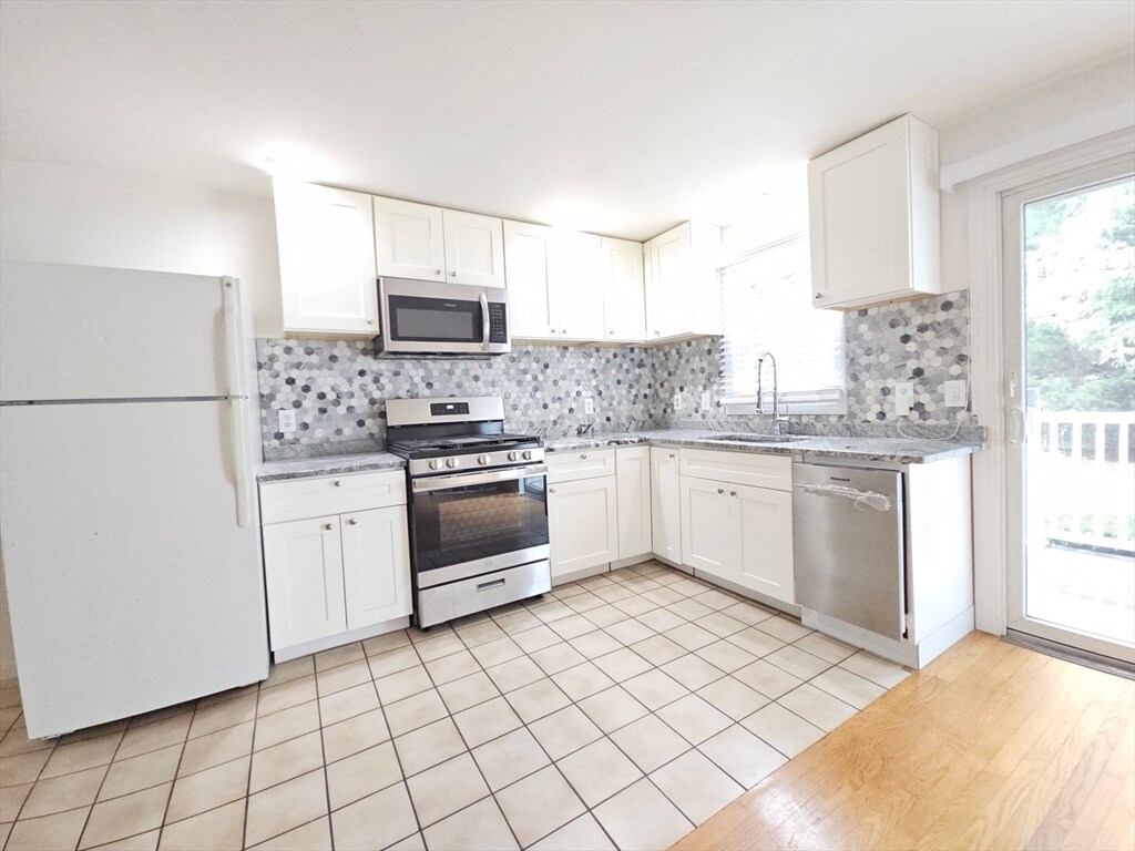 Primary Photo - 129 Grew Ave