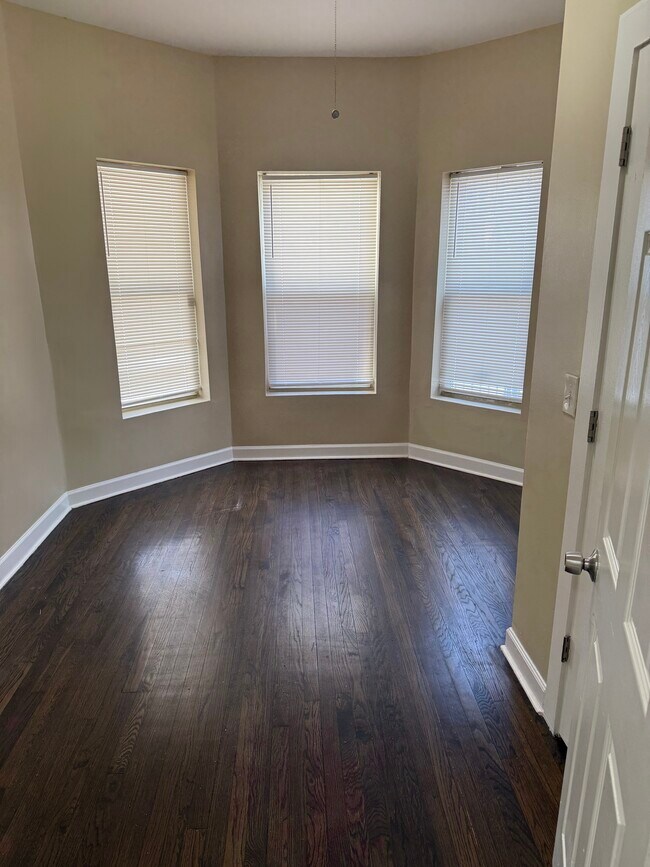 Foto del edificio - 5522 S Loomis Blvd