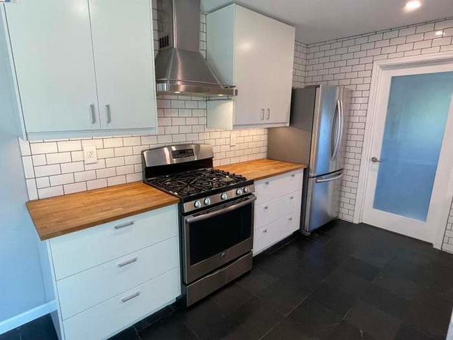 Building Photo - 2005 Joan Way