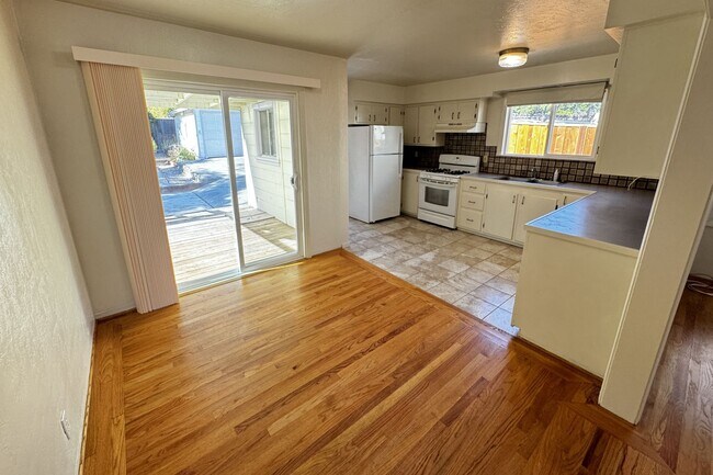 Foto del edificio - Attractive 2BR/1BA Home on Jefferson Stree...