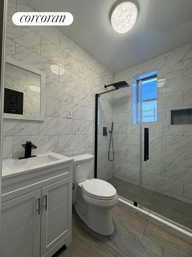 Building Photo - 835 Lenox Rd