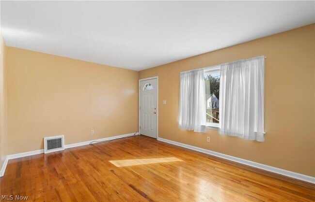 Foto del edificio - 629 Donald Ave