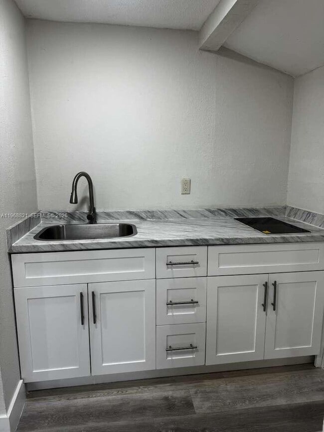 Foto del edificio - 582 E 18th St