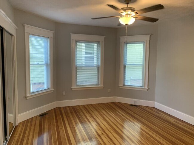 Foto del edificio - 4.0 bedroom in Somerville Massachusetts 02140