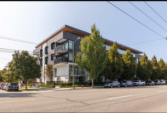 Building Photo - 5085 Main St