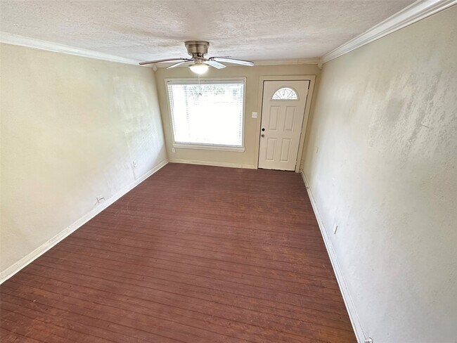 Foto del edificio - 4818 Caplin St