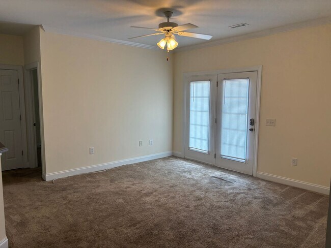 Building Photo - 2073 Silvercrest Dr