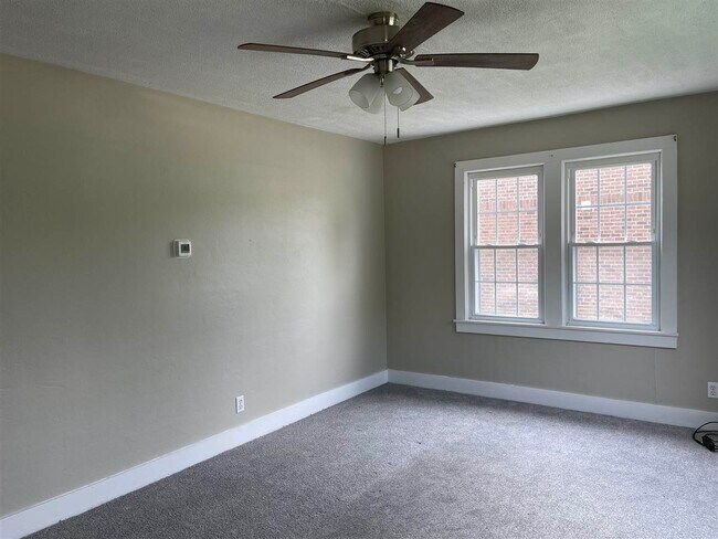 Building Photo - 1410 Kenton St