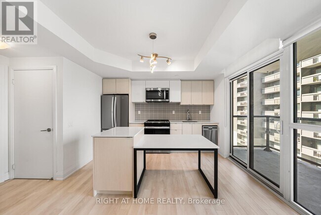 Photo du bâtiment - 1461 Lawrence Ave W