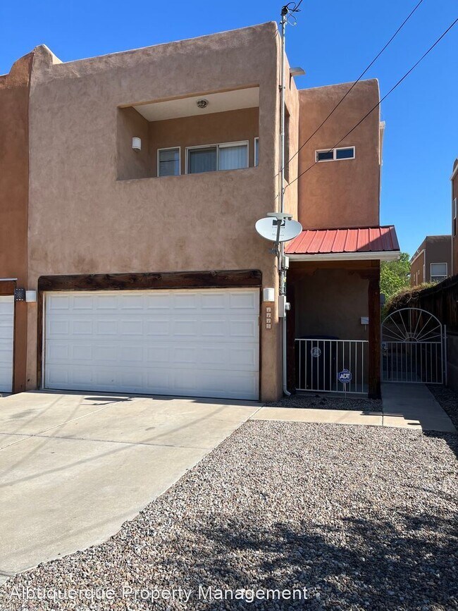Building Photo - 3 br, 3 bath House - 1115 Tijeras Avenue NE