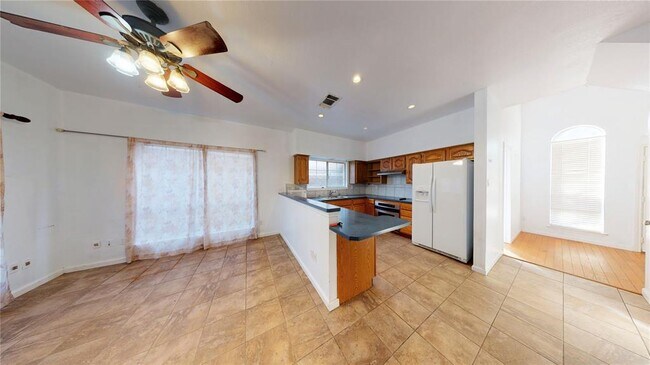 Building Photo - 7916 Pinkerton Ct
