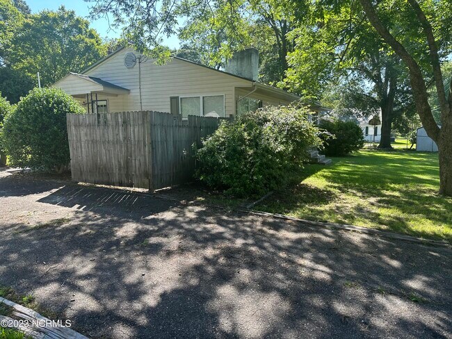 Building Photo - 1603 Ashe St