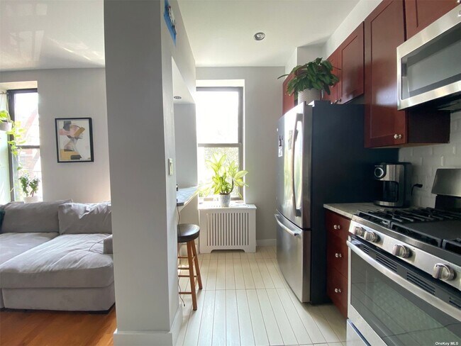 Foto del edificio - 31-28 42nd St