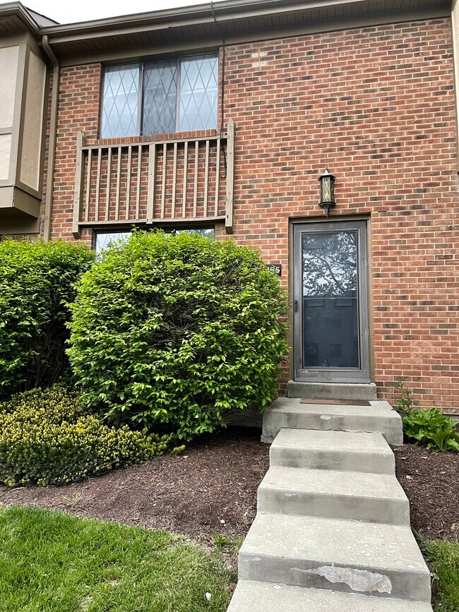 Photo - 465 Dartmouth Cir House