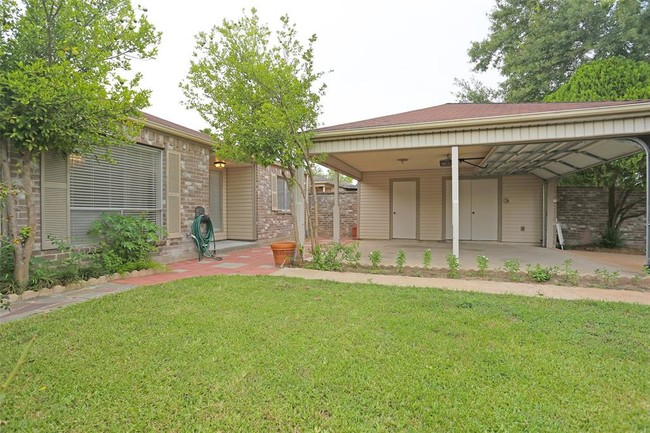 Building Photo - 9314 Riverside Lodge Dr