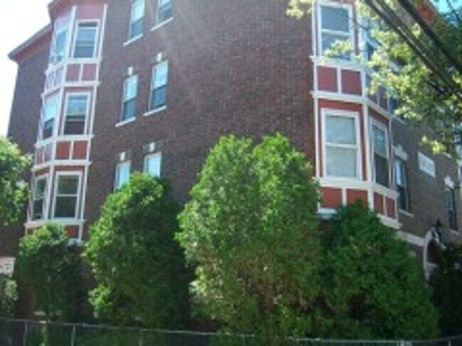 Foto del edificio - 4 Bed Apt. - East Cambridge - 9/1