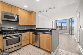 Building Photo - 3600 S Glebe Rd