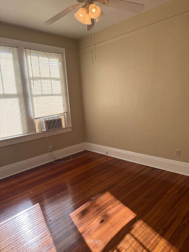 Building Photo - Charming Rental near Downtown Bartow with NO HOA